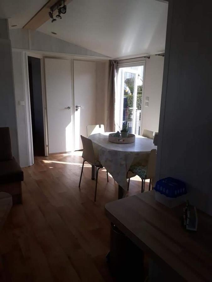 Luxueuze Stacaravan In Bredene Met Eigen Terras En Tuintje Zewnętrze zdjęcie